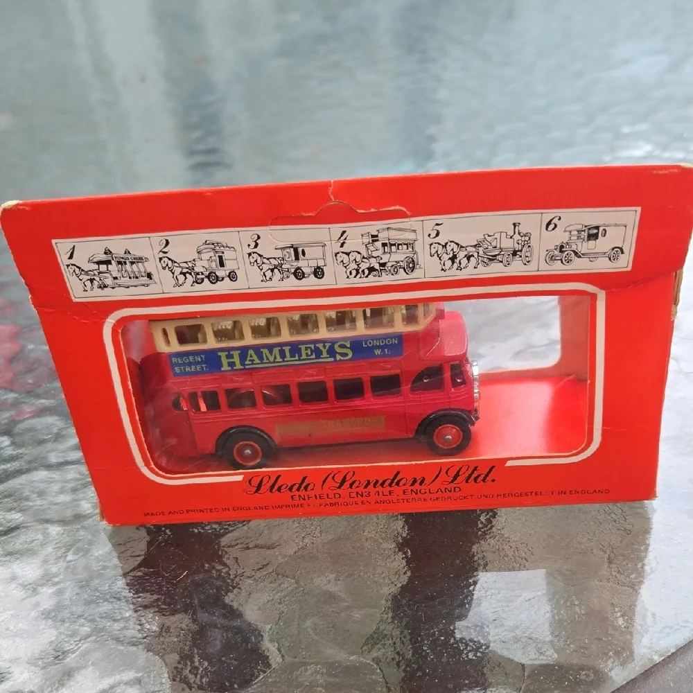Days Gone Hamleys Red Double-Decker Bus Model London